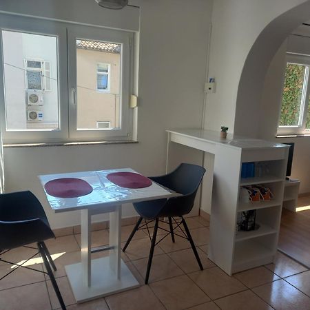 Apartmani Iris I Ana 크리크베니카 외부 사진