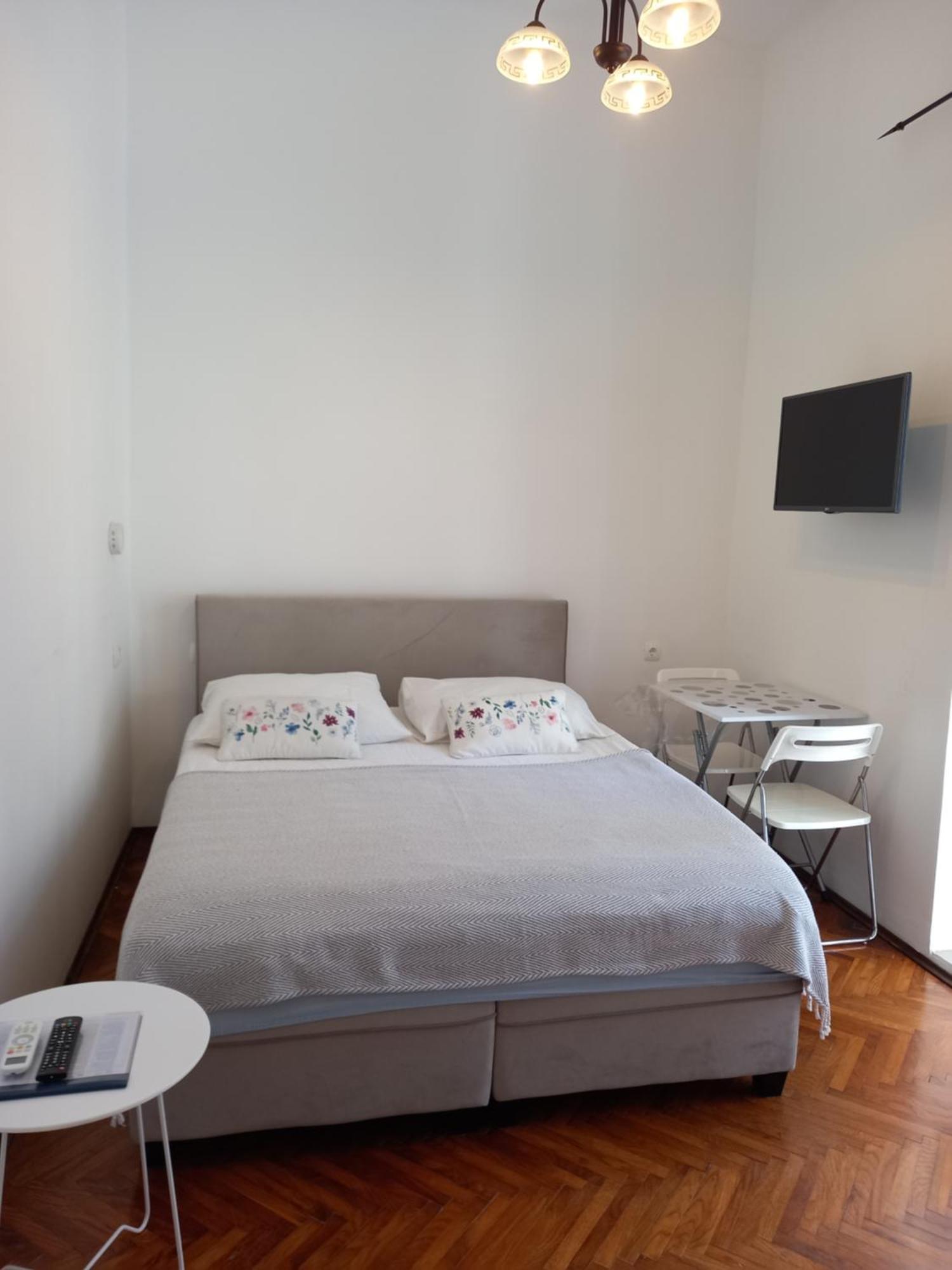 Apartmani Iris I Ana 크리크베니카 외부 사진