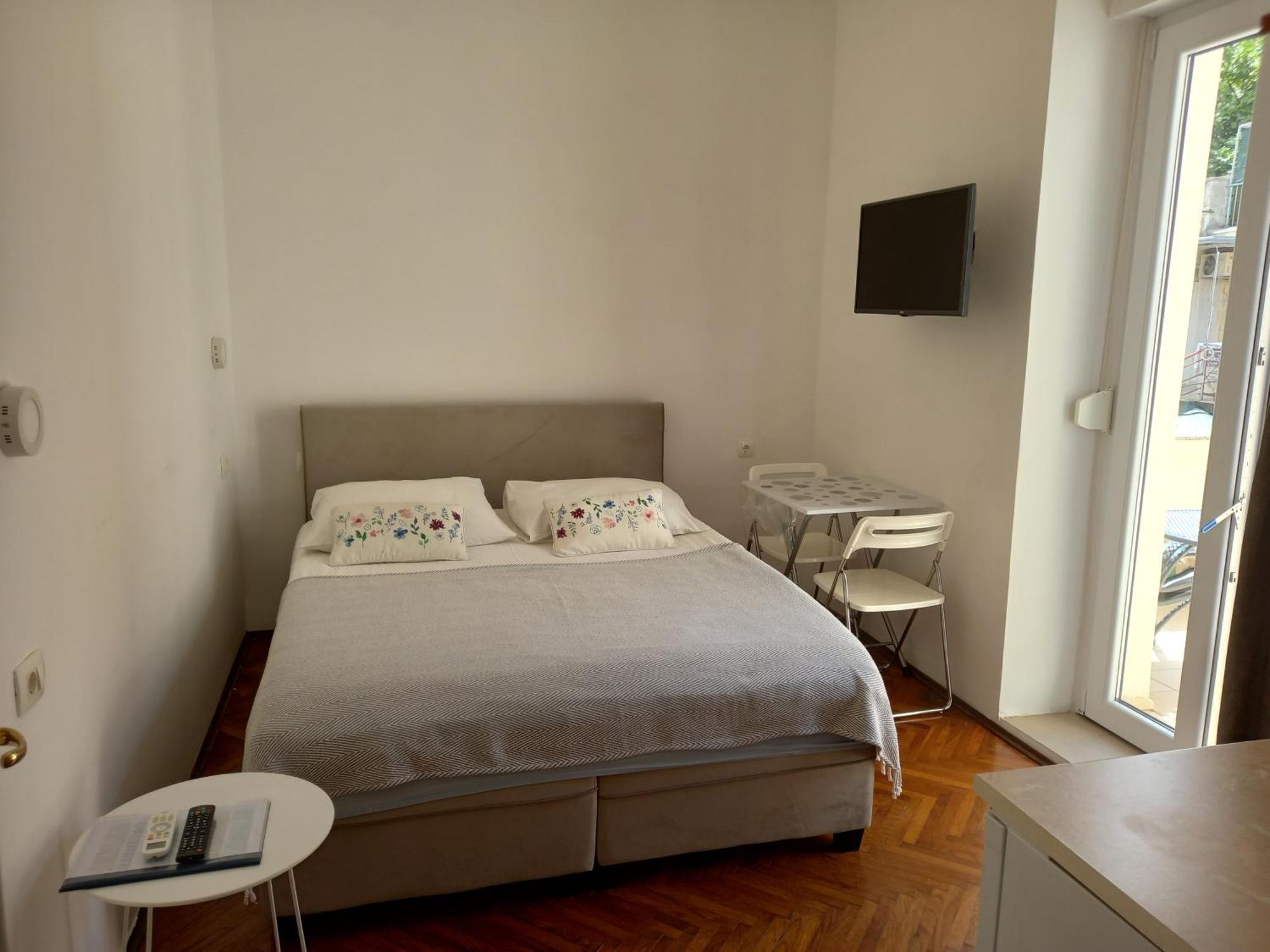 Apartmani Iris I Ana 크리크베니카 외부 사진